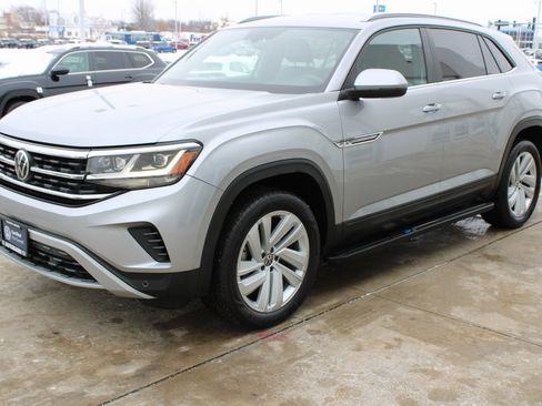 Certified 2021 Volkswagen Atlas Cross Sport SE image 3