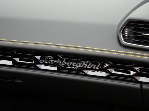 Used 2024 Lamborghini Huracan EVO AWD/4WD image 21