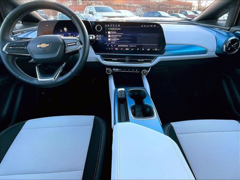 Used 2025 Chevrolet Equinox EV LT image 20