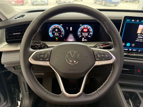 New 2025 Volkswagen Tiguan SE image 16