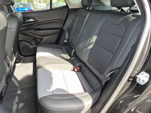 Used 2025 Chevrolet Trax LT w/ LT Convenience Package FWD image 28