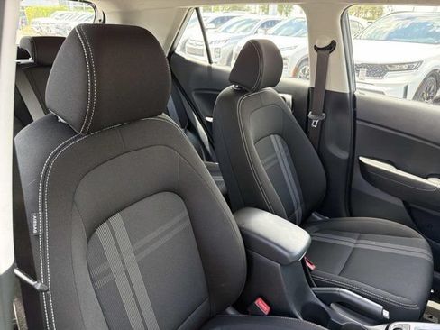 Used 2025 Hyundai Venue SEL FWD image 16