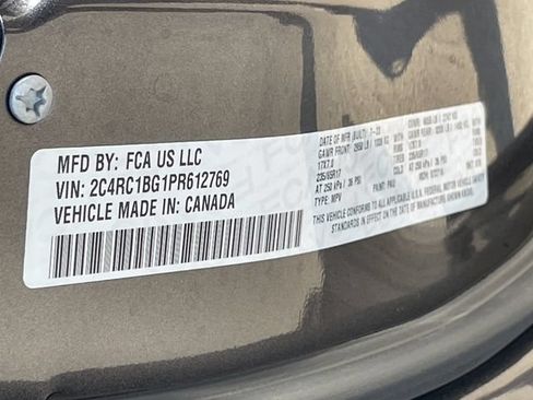 Used 2023 Chrysler Pacifica Touring-L FWD image 30