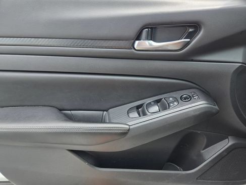 Used 2025 Nissan Altima 2.5 SV FWD image 33