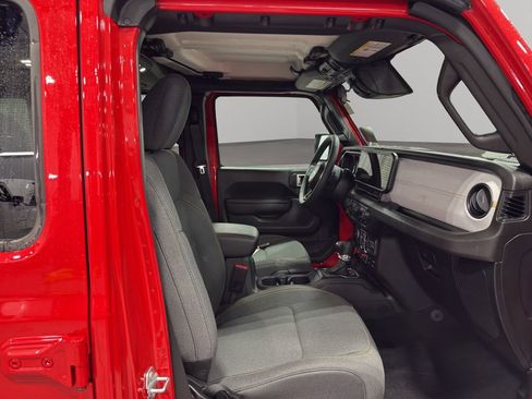 Used 2025 Jeep Wrangler Willys image 16