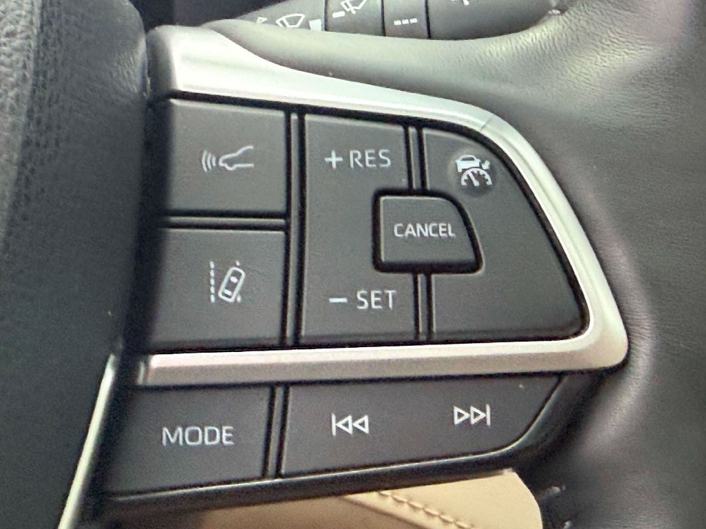 Used 2023 Toyota Highlander Limited AWD/4WD image 22