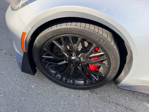 Used 2015 Chevrolet Corvette Z06 w/ 3LZ Preferred Equipment Group RWD image 30