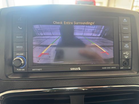 Used 2019 Dodge Grand Caravan SXT image 17