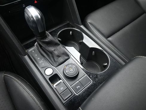 Used 2020 Volkswagen Atlas Cross Sport SEL image 30