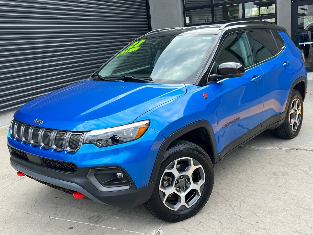 Used 2022 Jeep Compass Trailhawk w/ Trailhawk Elite Group AWD/4WD image 2