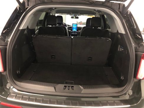 Used 2023 Ford Explorer Limited w/ Limited Technology Package image 8