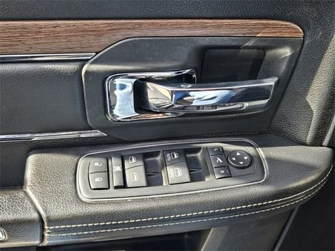 Used 2018 RAM 1500 Laramie image 25