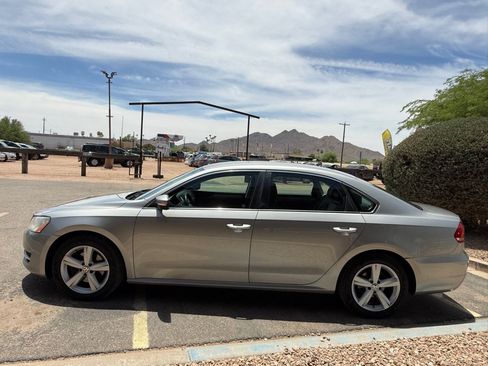 Used 2013 Volkswagen Passat 2.5 SE FWD image 3
