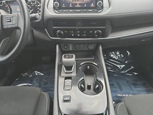 Used 2025 Nissan Rogue S FWD image 3