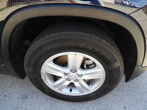 Used 2022 Chevrolet Trax LT w/ Driver Confidence Package AWD/4WD image 13