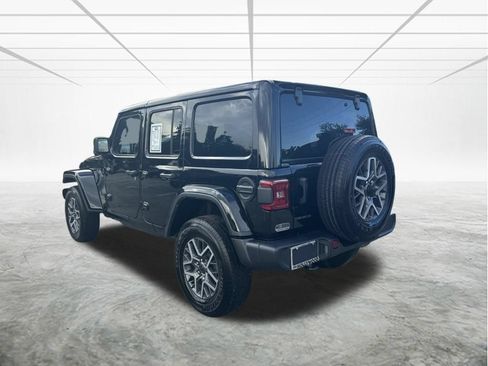 Used 2025 Jeep Wrangler Unlimited Sahara AWD/4WD image 6