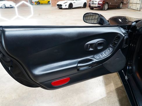 Used 2004 Chevrolet Corvette Convertible w/ Preferred Equipment Group image 20