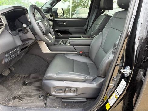 Used 2025 Toyota Tundra Limited AWD/4WD image 9
