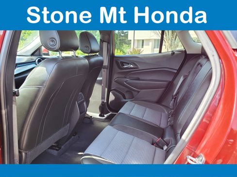 Used 2025 Chevrolet Trax LT w/ LT Convenience Package FWD image 11