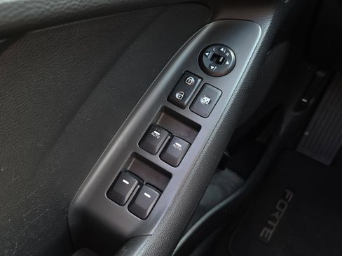 Used 2017 Kia Forte LX image 18