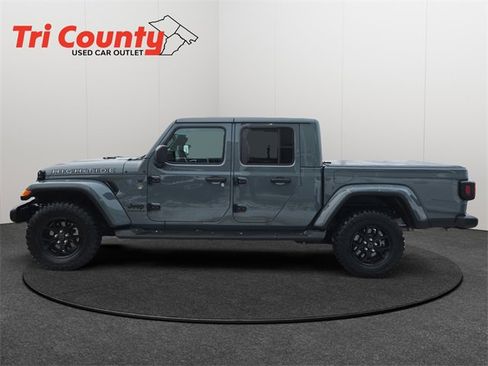 Used 2025 Jeep Gladiator Sport image 5