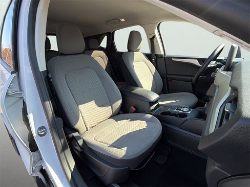 Used 2022 Ford Escape SE w/ SE Sport Appearance Package image 8