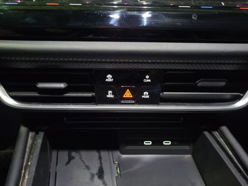 Used 2024 Volkswagen Atlas SE w/ Panoramic Sunroof Package image 35