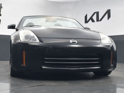 Used 2007 Nissan 350Z Touring RWD image 24