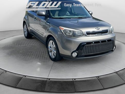 Used 2020 Kia Soul EX image 1