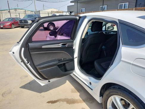 Used 2018 Ford Fusion SE w/ Fusion SE Technology Package image 22