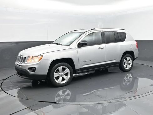 Used 2011 Jeep Compass 4WD image 2