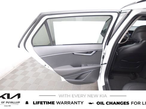 New 2025 Kia Niro EX image 11