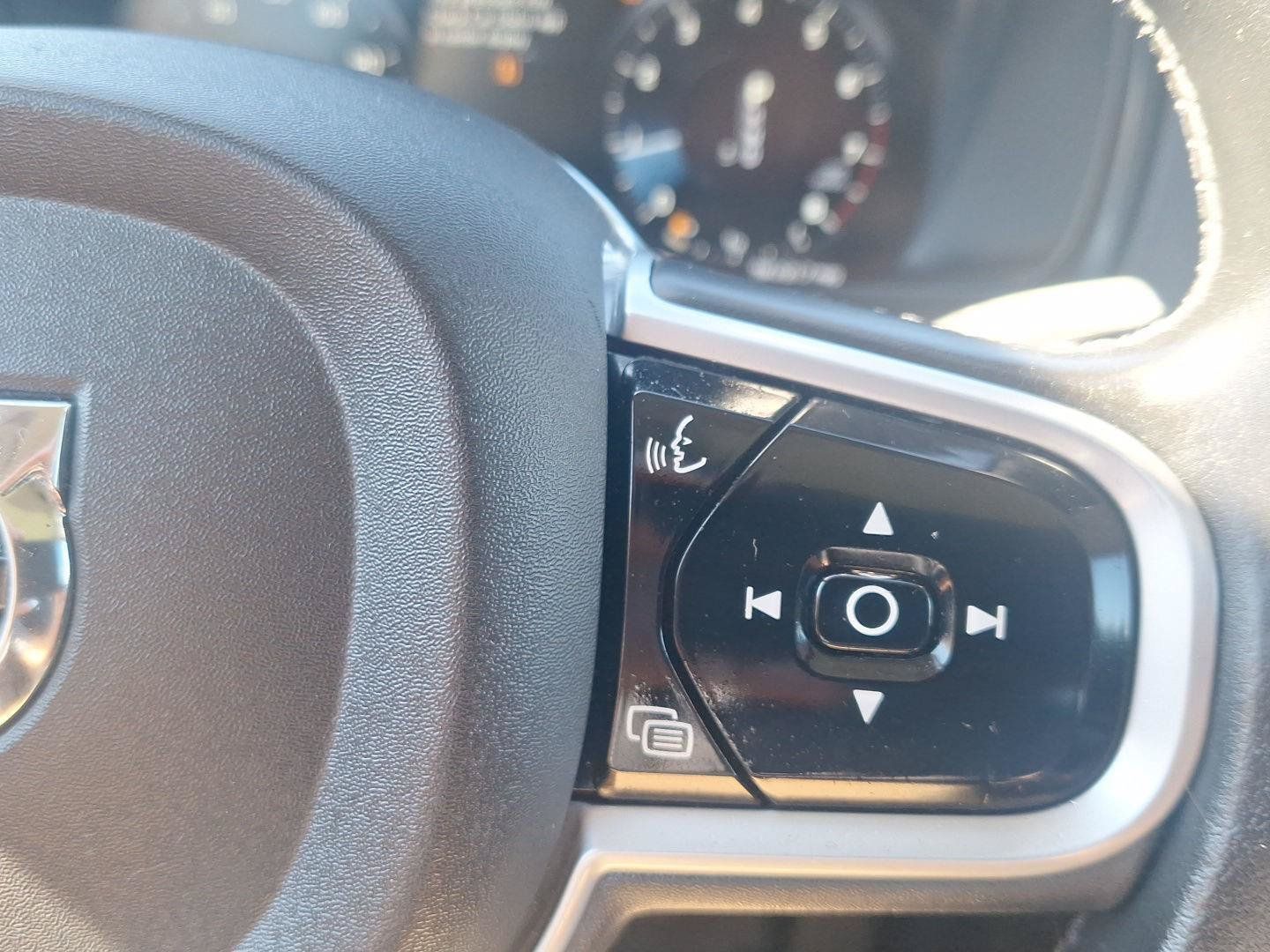 Used 2019 Volvo XC90 T6 Momentum AWD/4WD image 25
