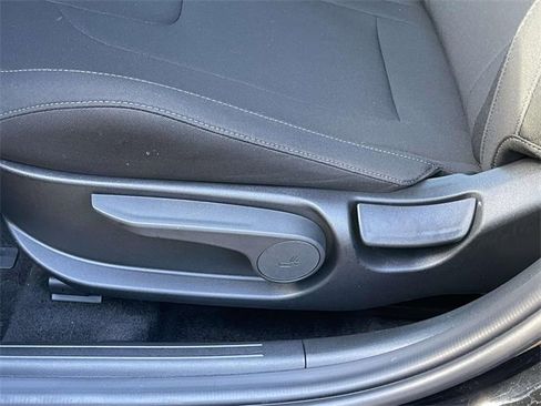 Certified 2025 Hyundai Elantra Sport image 12