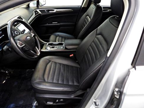 Used 2018 Ford Fusion SE w/ Fusion SE Technology Package FWD image 8