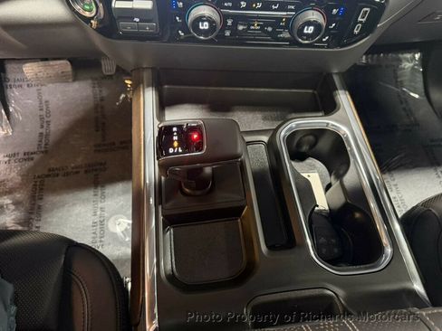 Used 2025 Chevrolet Silverado 1500 High Country w/ High Country Premium Package AWD/4WD image 14