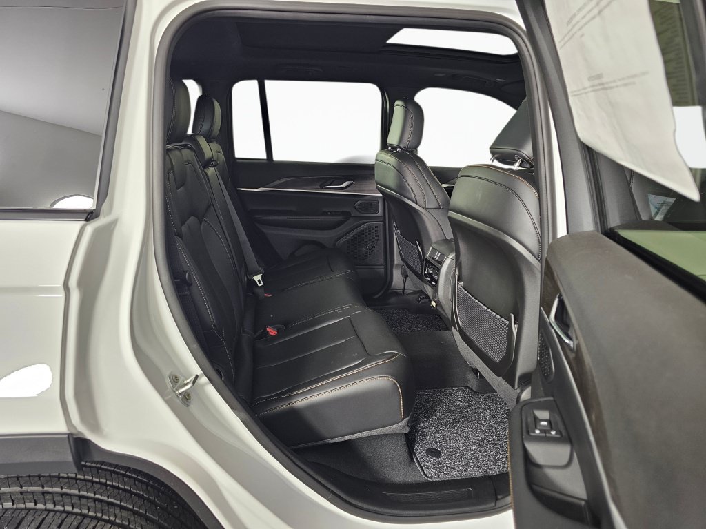 New 2026 Jeep Grand Cherokee Limited AWD/4WD image 37