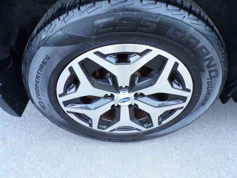 Used 2020 Subaru Forester Premium AWD/4WD image 7
