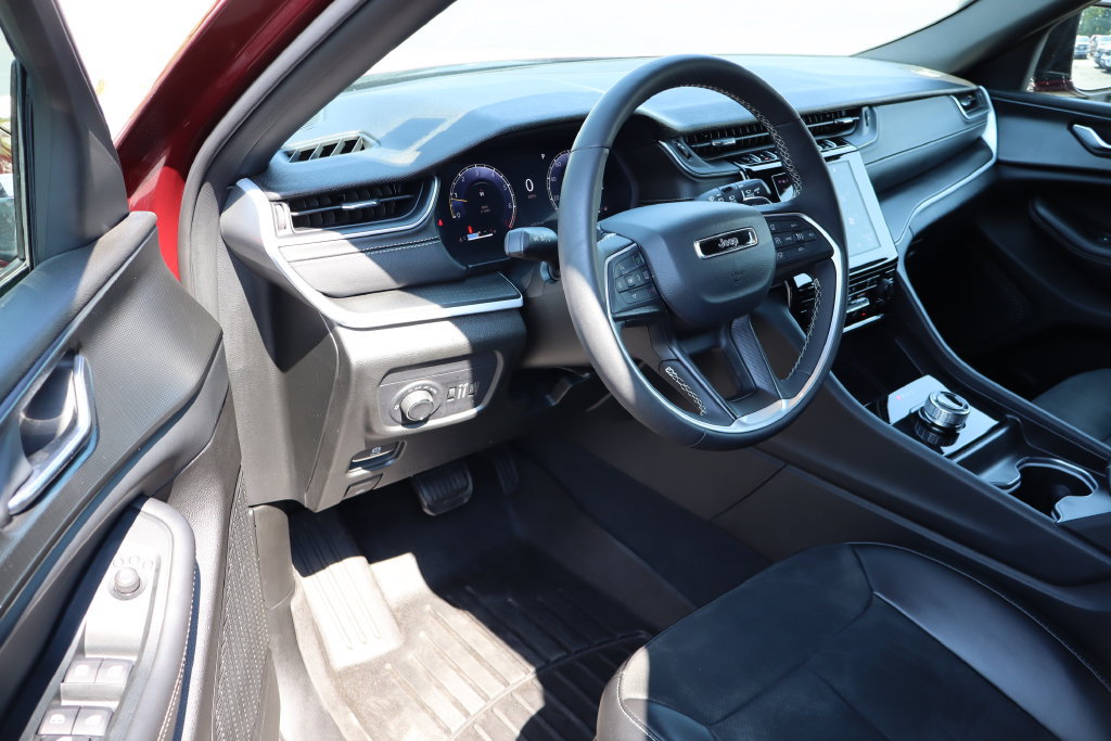 Used 2024 Jeep Grand Cherokee L Altitude AWD/4WD image 4