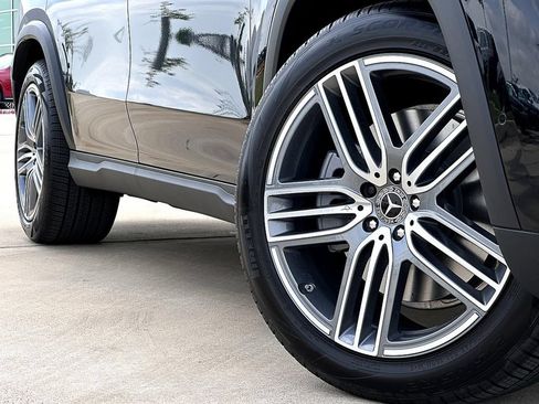 Used 2025 Mercedes-Benz GLS 450 4MATIC image 2