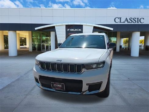 Used 2024 Jeep Grand Cherokee L Limited image 3
