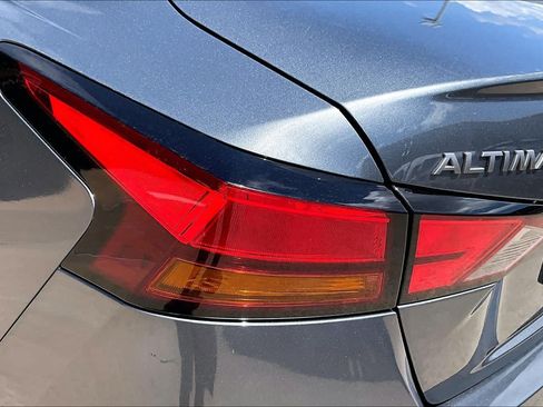 Used 2025 Nissan Altima 2.5 SV FWD image 27