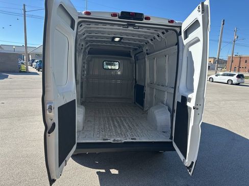 Used 2024 RAM ProMaster 2500 w/ Convenience Group FWD image 3