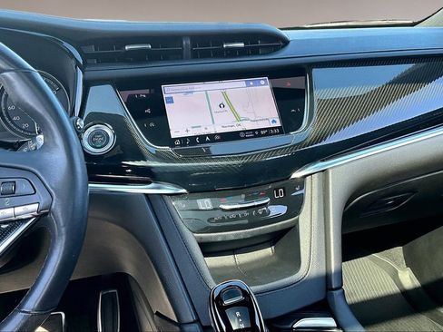 Used 2022 Cadillac XT6 Sport w/ Technology Package image 6