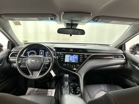 Used 2018 Toyota Camry LE FWD image 18