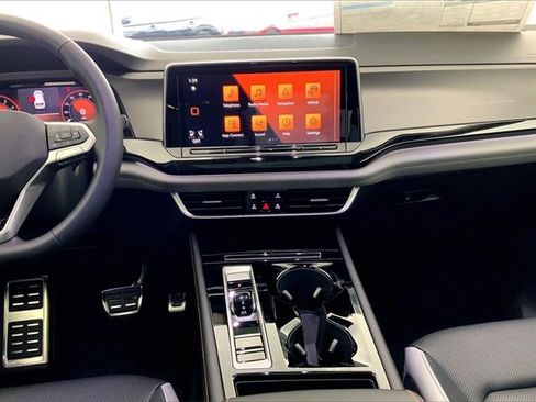 New 2026 Volkswagen Atlas Peak Edition image 8