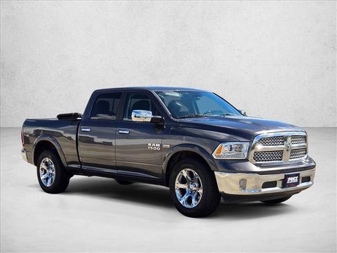 Used 2017 RAM 1500 Laramie AWD/4WD image 3