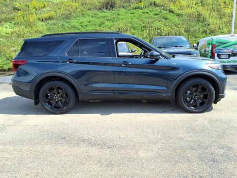 Used 2023 Ford Explorer ST-Line AWD/4WD image 5