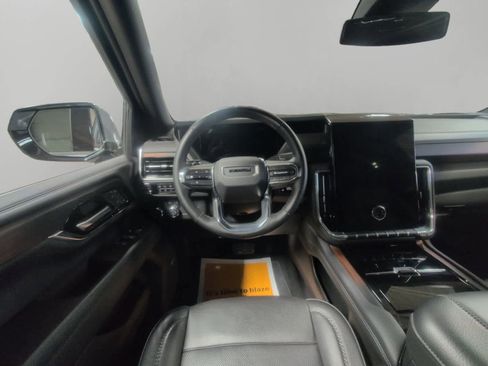 Used 2025 GMC Yukon XL Denali AWD/4WD image 12