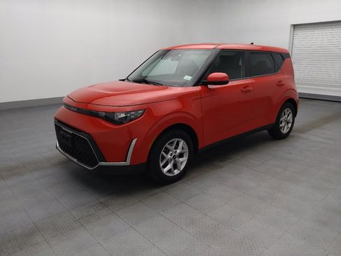 Used 2023 Kia Soul LX w/ Option Group 015 FWD image 2